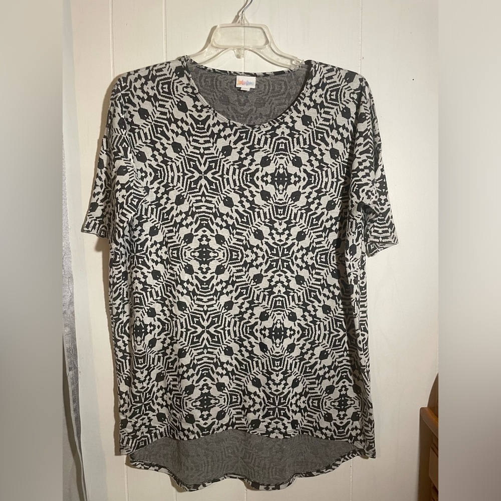 Lularoe black/white print T